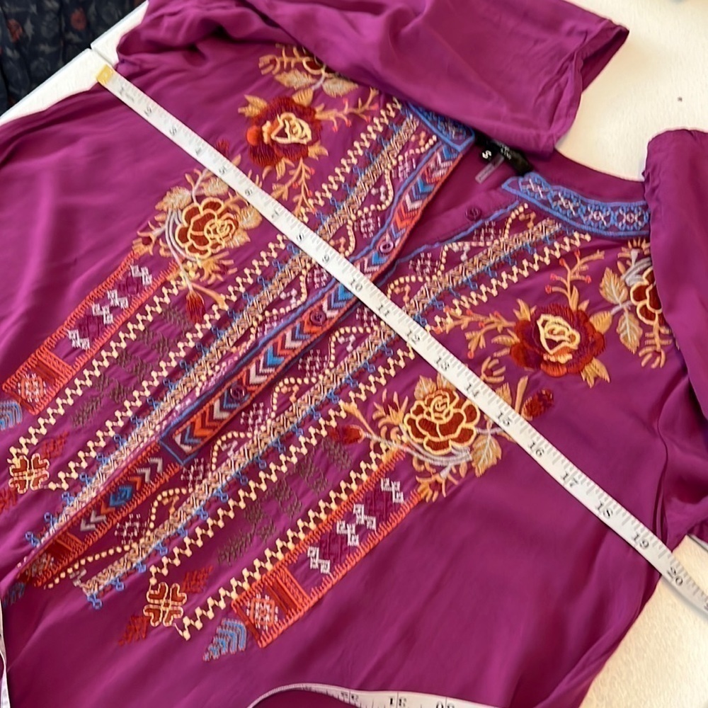 Andree by Unit Purple Embroidered Popover Front Top Size Small - Picture 6 of 8